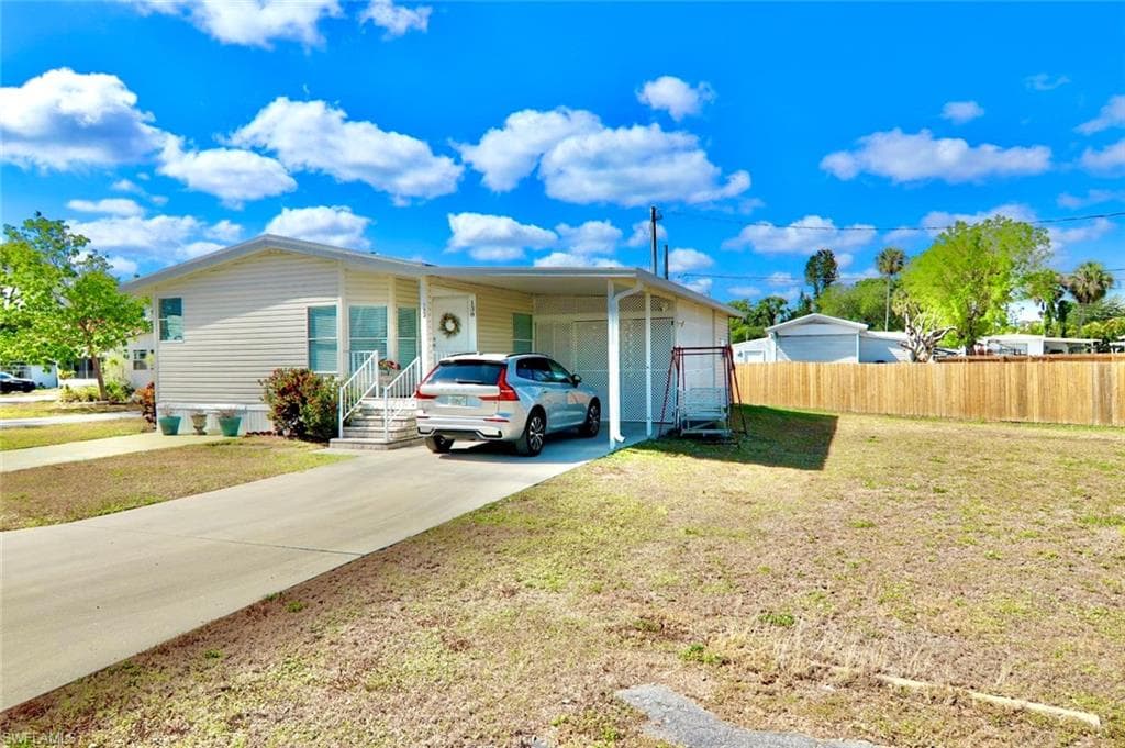 138 Lantern LN NORTH FORT MYERS, FL 33917