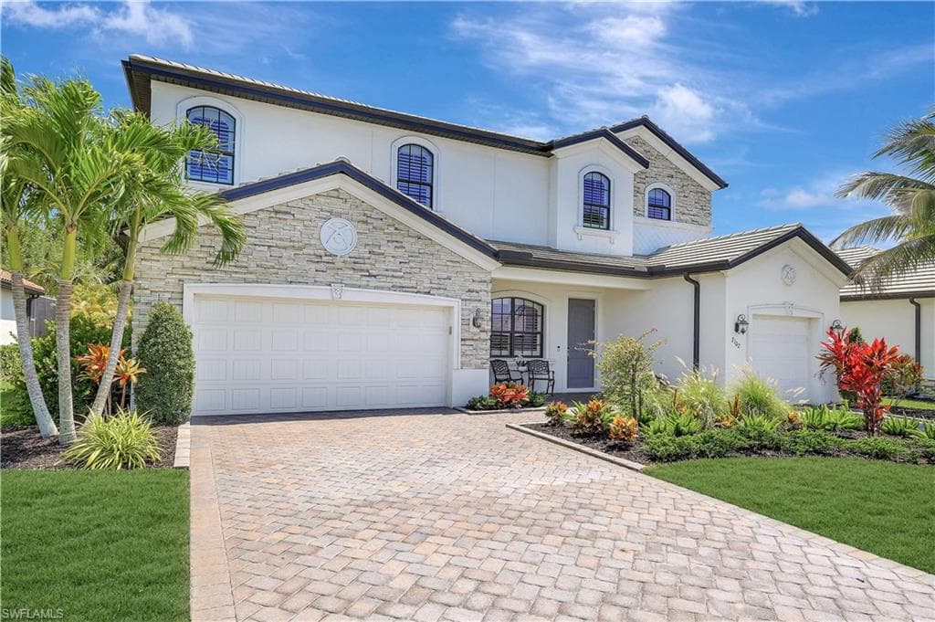 2102 Antigua LN NAPLES, FL 34120