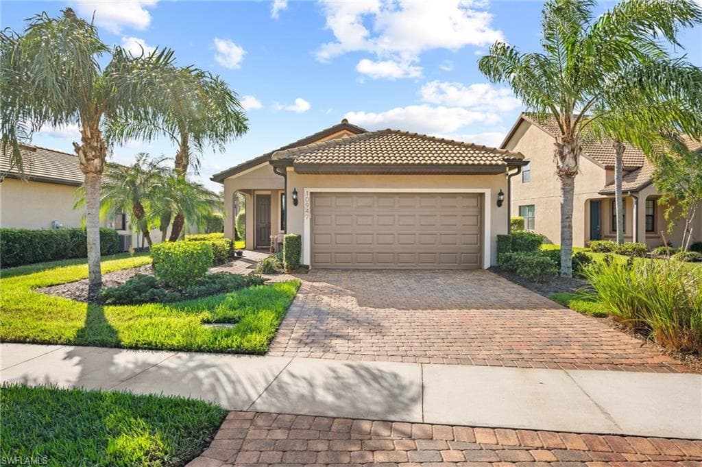 10947 Clarendon ST FORT MYERS, FL 33913