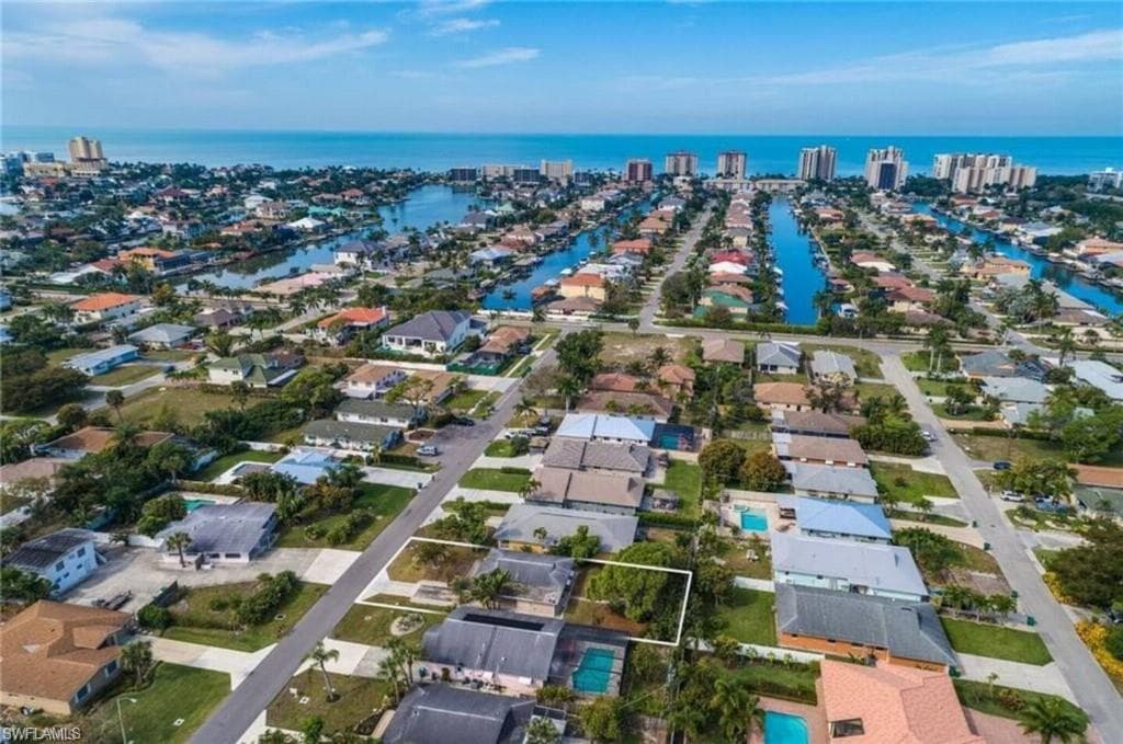 535 107th AVE N NAPLES, FL 34108