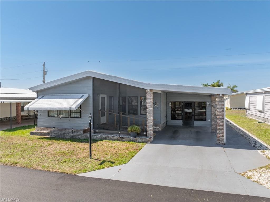 9245 Caloosa DR NORTH FORT MYERS, FL 33903