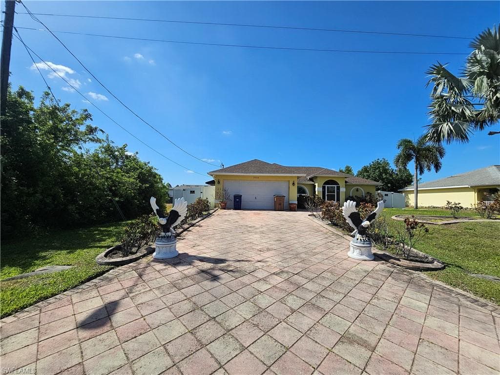 3903 1st ST SW LEHIGH ACRES, FL 33976