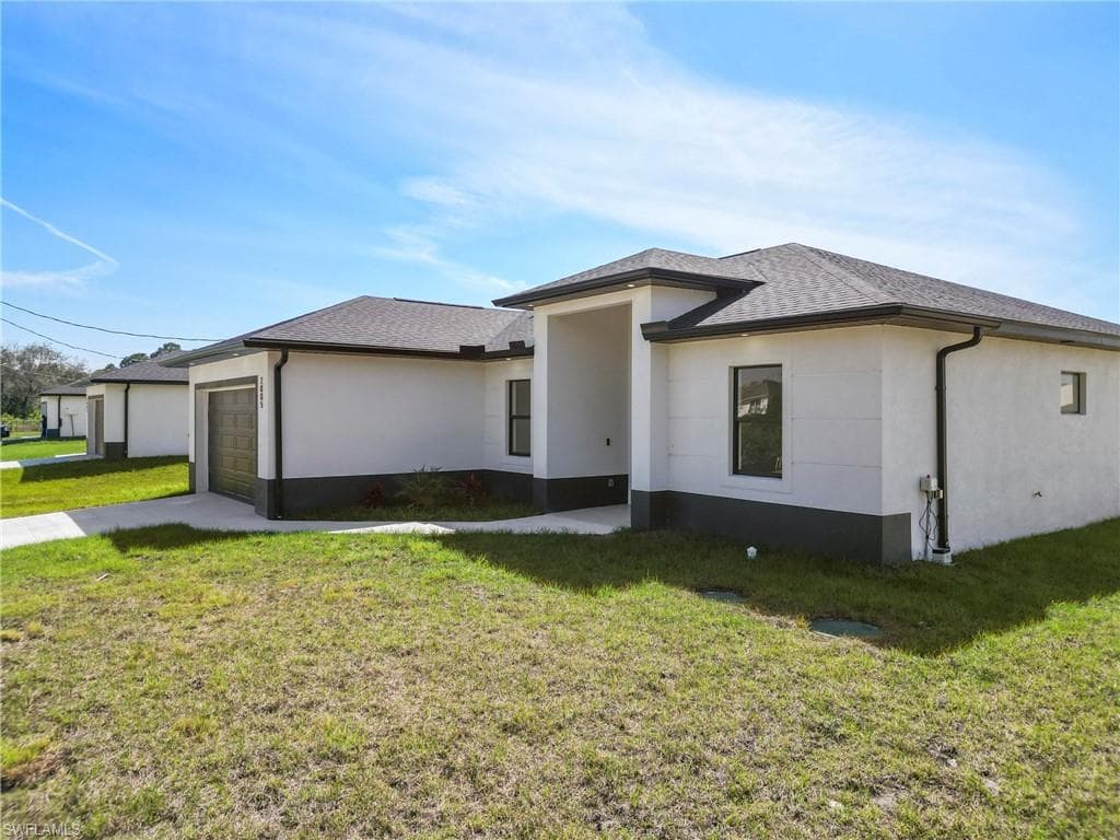 2005 Curry AVE N LEHIGH ACRES, FL 33971