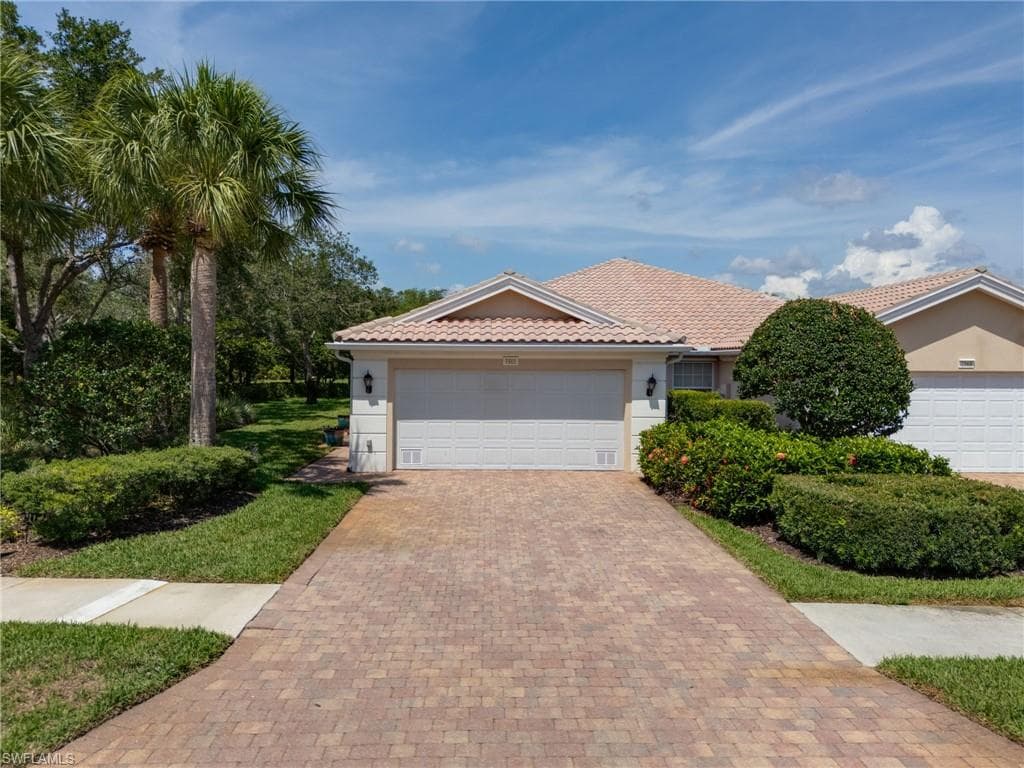7565 Rozzini LN NAPLES, FL 34114
