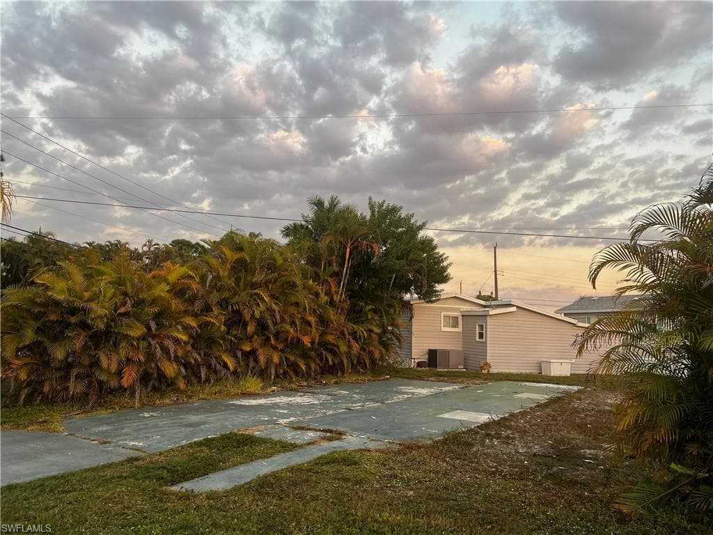 20511 Basin DR ESTERO, FL 33928