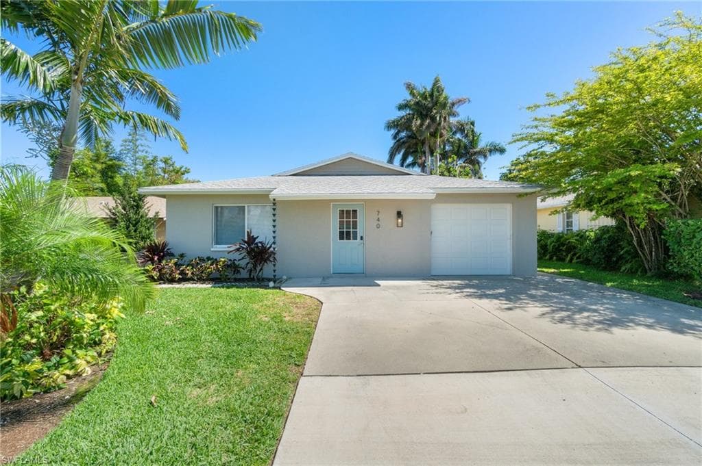 740 106th AVE N NAPLES, FL 34108