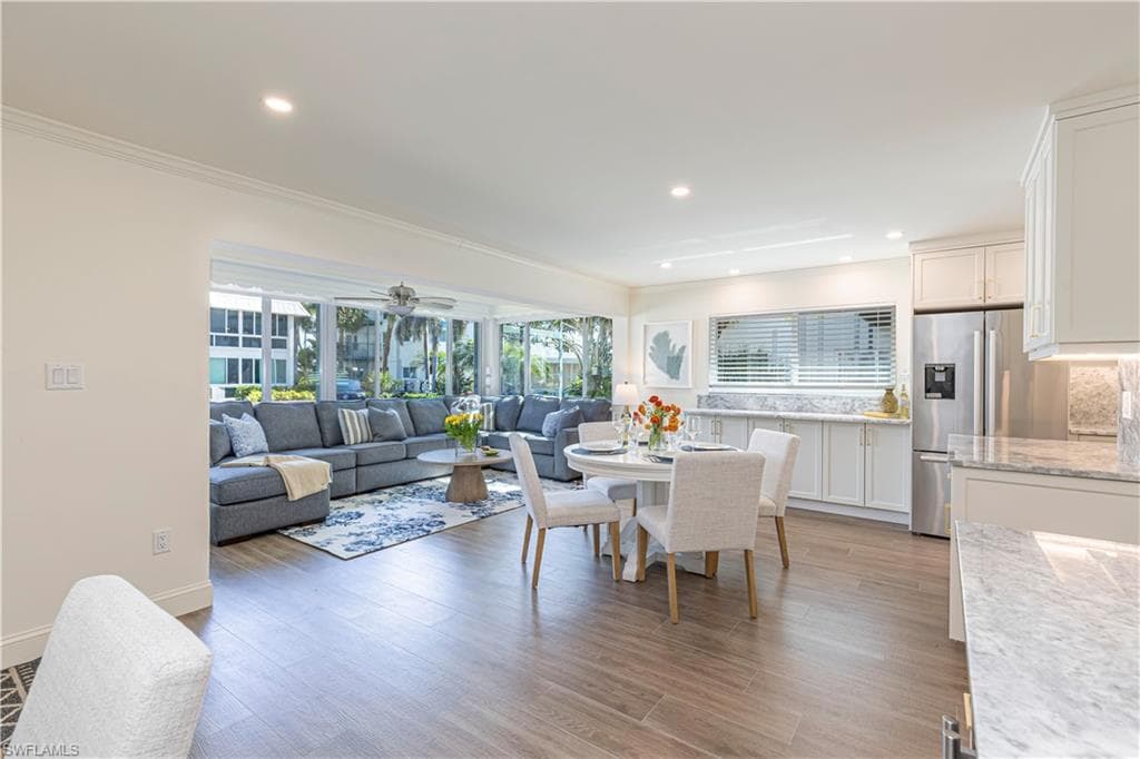 2100 Gulf Shore BLVD N 118 NAPLES, FL 34102