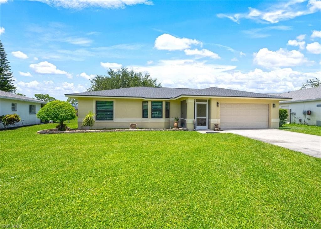 725 Grove DR NAPLES, FL 34120