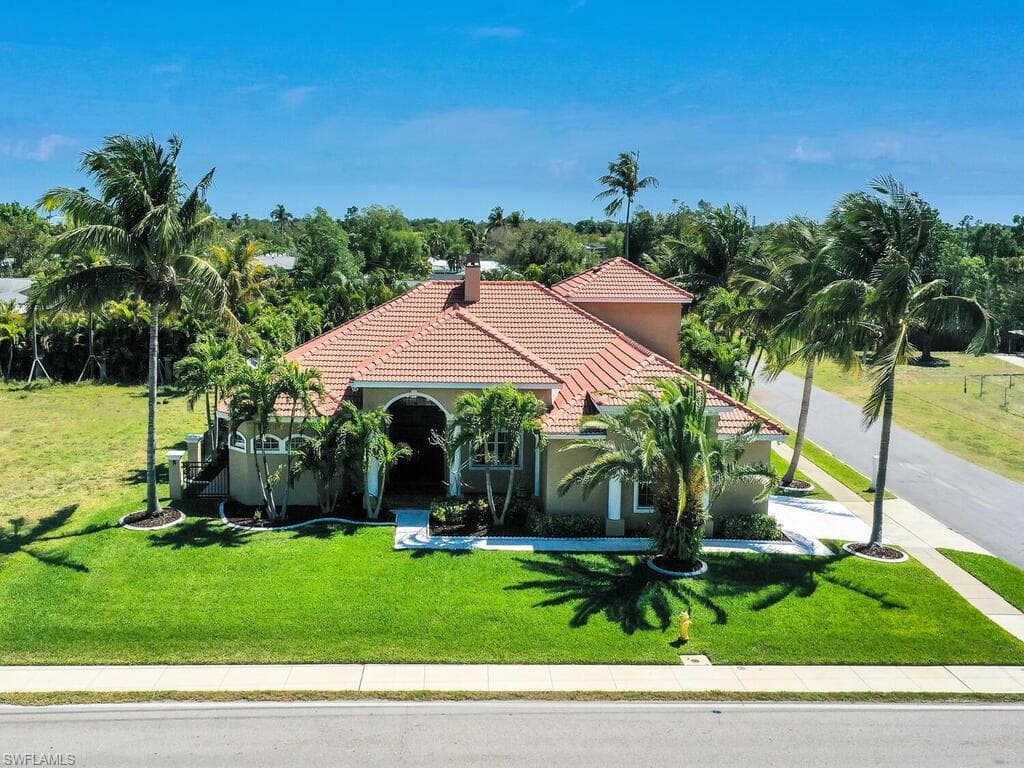 5667 Winkler RD FORT MYERS, FL 33919