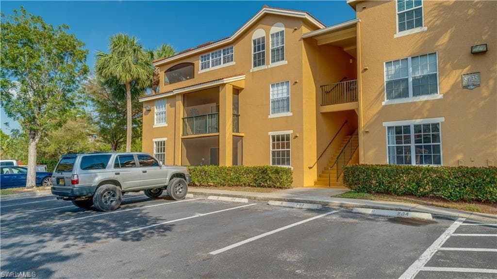 8735 River Homes LN 6303 BONITA SPRINGS, FL 34135