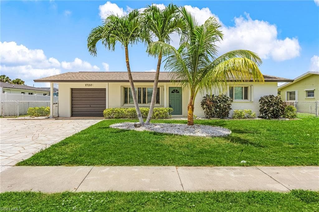 1720 W Coral TER NORTH FORT MYERS, FL 33903