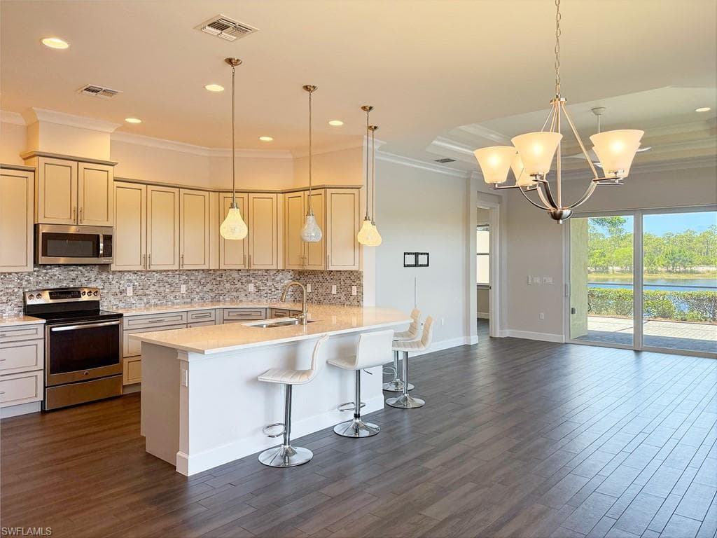 6847 Bequia WAY NAPLES, FL 34113