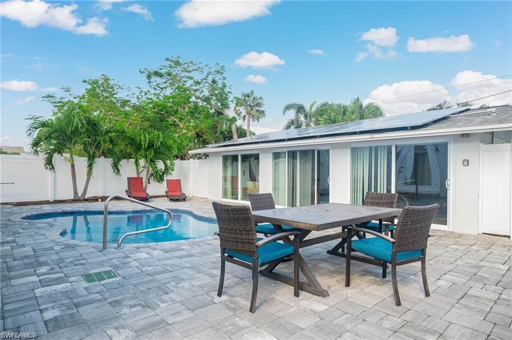 773 95th AVE N NAPLES, FL 34108