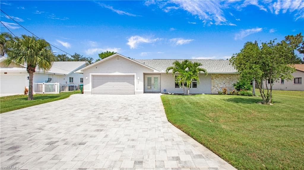 3903 18th PL CAPE CORAL, FL 33904