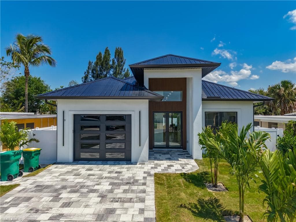 857 95th AVE N NAPLES, FL 34108