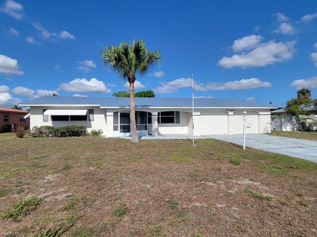 218 Lake DR LEHIGH ACRES, FL 33936