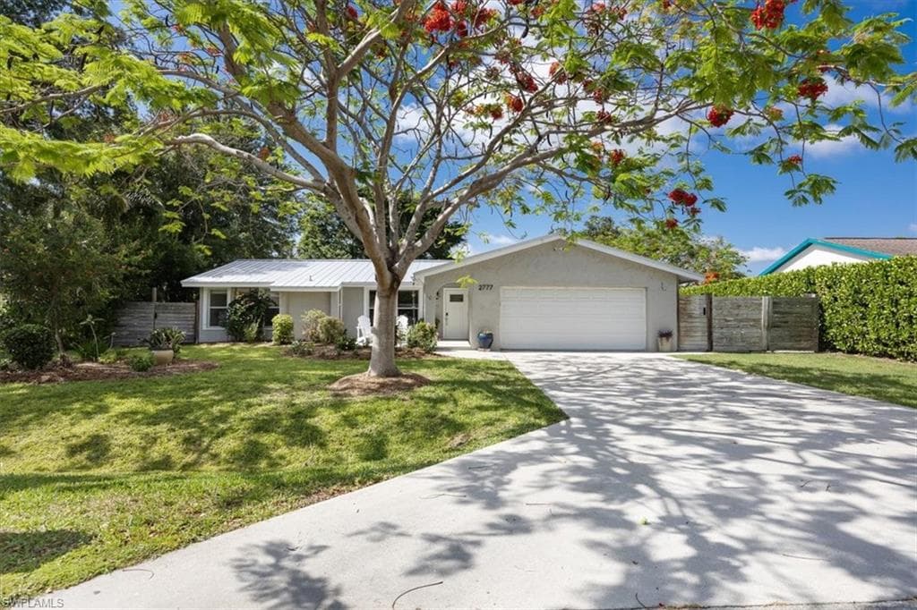2777 Clipper WAY NAPLES, FL 34104