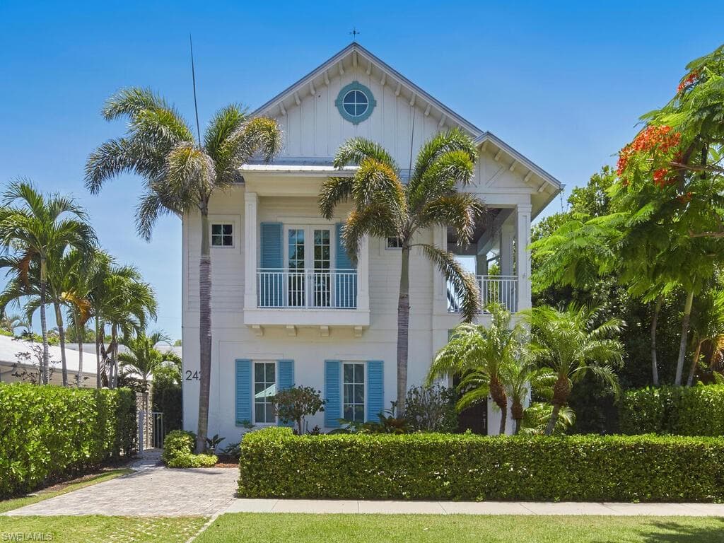 242 2nd AVE S NAPLES, FL 34102