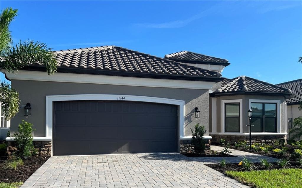 11944 Raggio DR