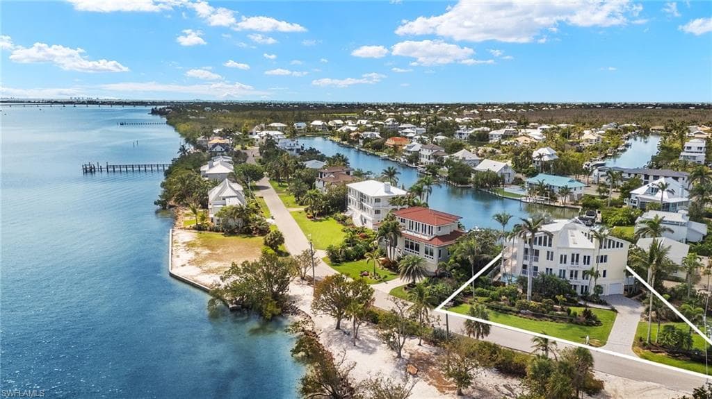 1581 San Carlos Bay DR SANIBEL, FL 33957