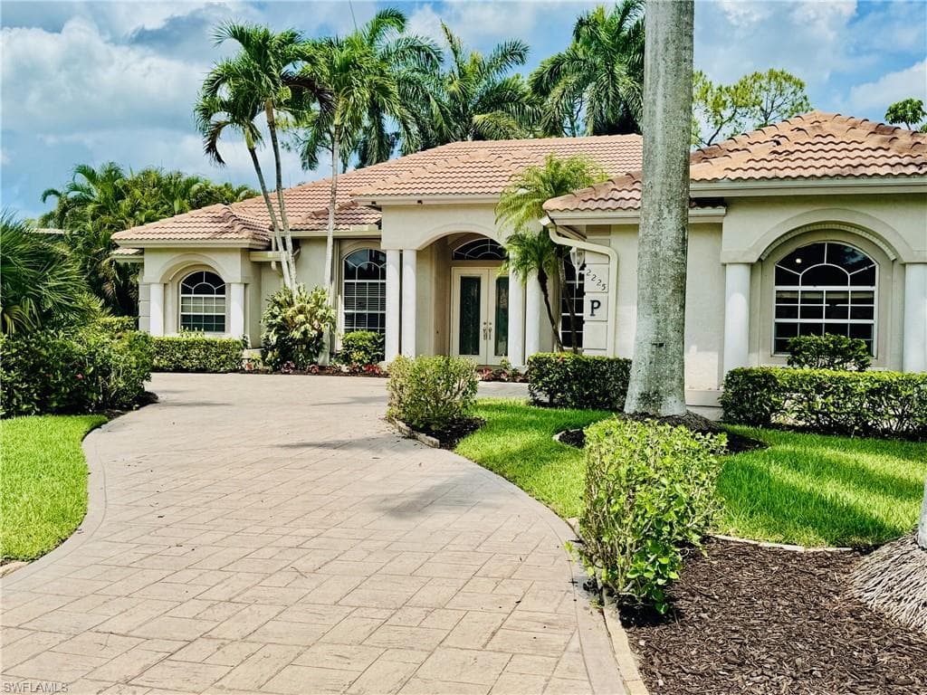 2225 Goshawk CT NAPLES, FL 34105