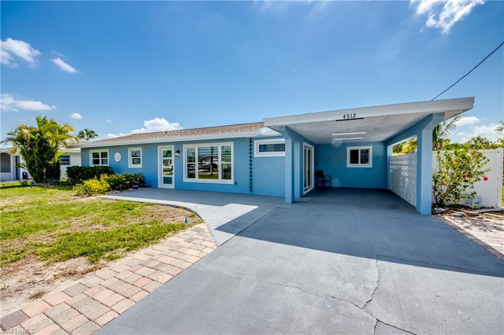4312 S Pacific CIR NORTH FORT MYERS, FL 33903