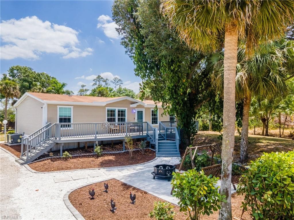 1935 Phillips RD FORT DENAUD, FL 33935