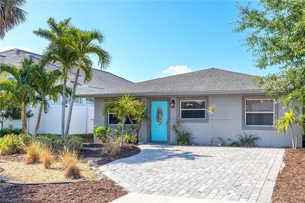 736 94th AVE N NAPLES, FL 34108