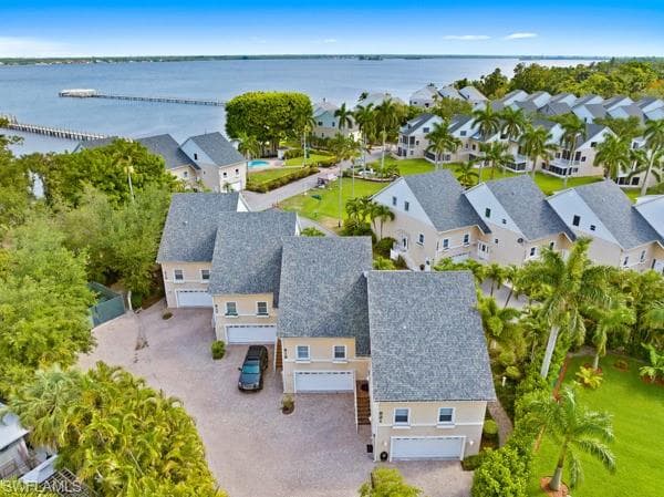 819 James ST FORT MYERS, FL 33916