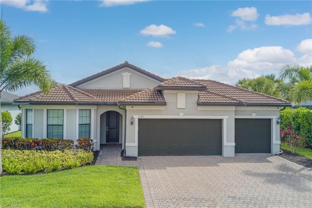 2337 Tangerine LN NAPLES, FL 34120