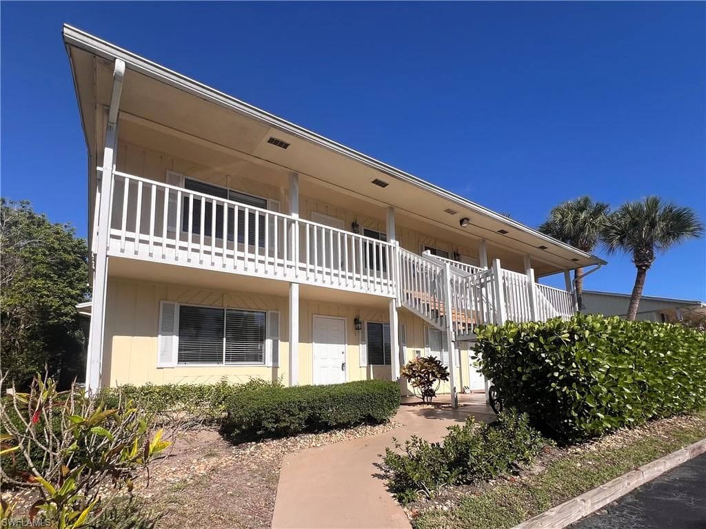 4601 Bayshore DR A1 NAPLES, FL 34112