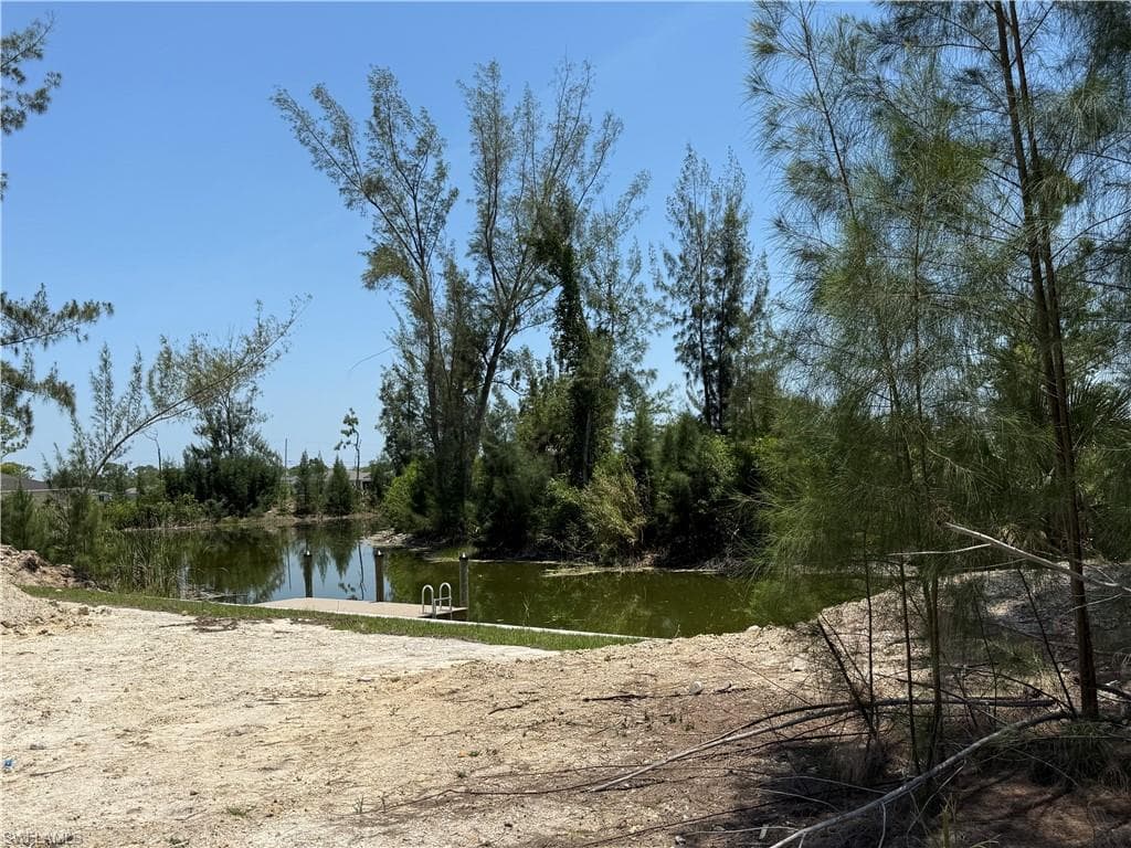 2208 NE 39th TER CAPE CORAL, FL 33909