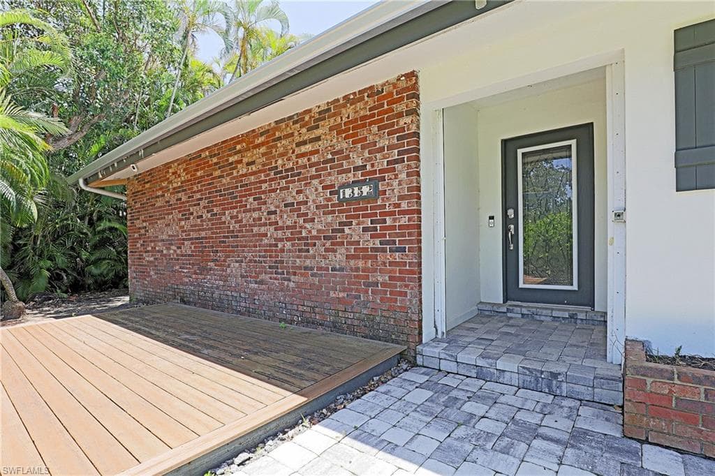 1352 Shadow LN FORT MYERS, FL 33901