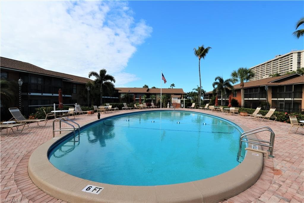 32 Greenbrier ST 3-201 MARCO ISLAND, FL 34145