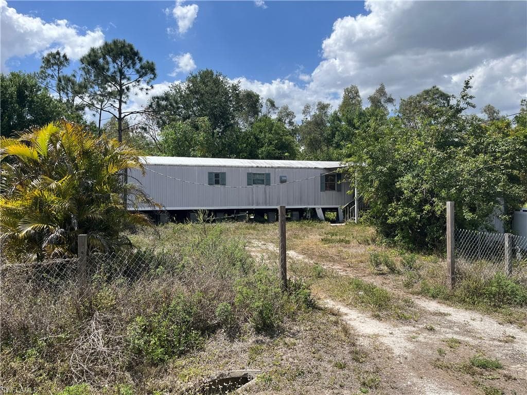 8352 Barbie LN NORTH FORT MYERS, FL 33917