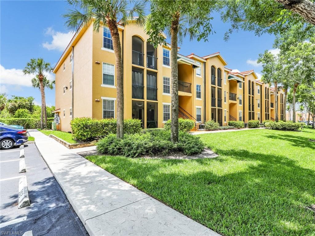 8687 River Homes LN 4202 BONITA SPRINGS, FL 34135