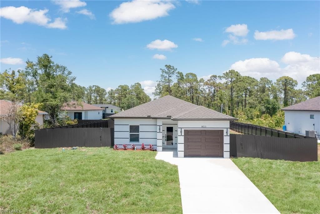 921 Winters ST E LEHIGH ACRES, FL 33974