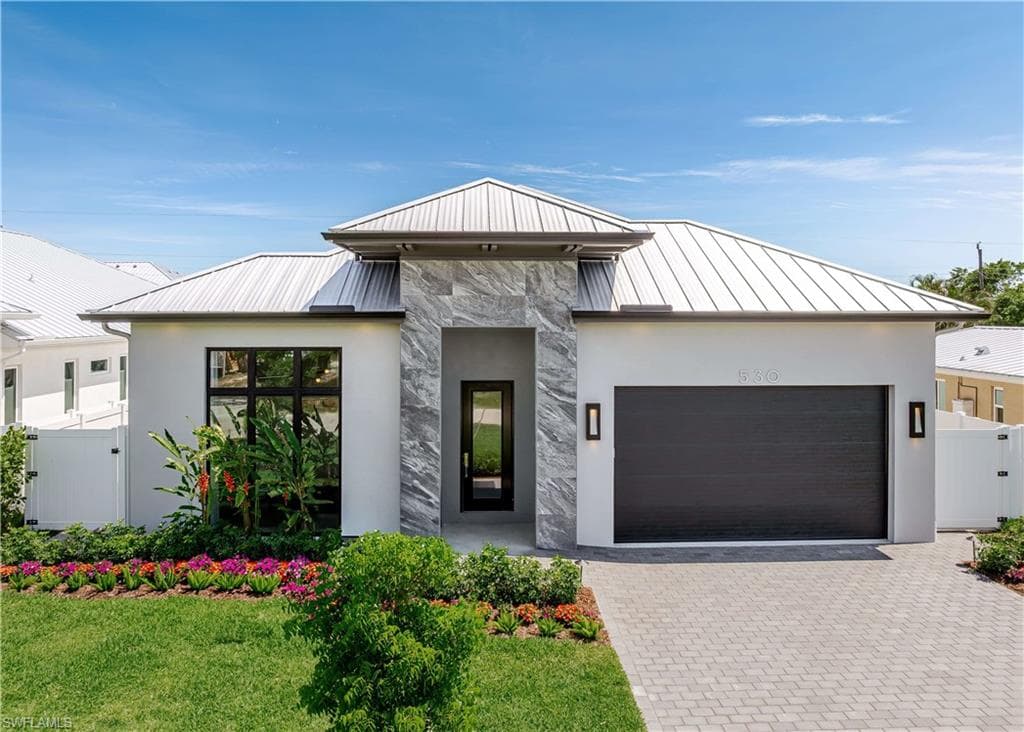 530 107th AVE N NAPLES, FL 34108