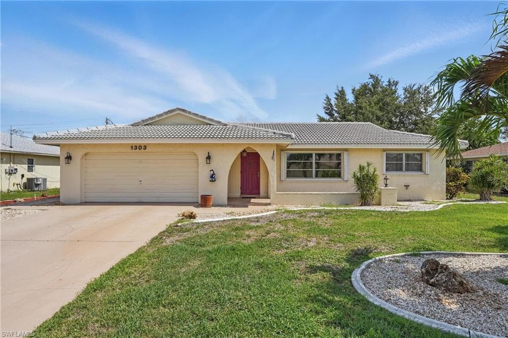 1303 SE 33rd TER CAPE CORAL, FL 33904