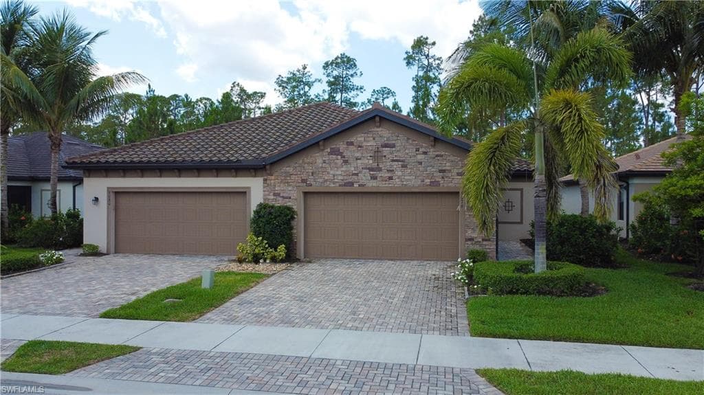 9076 Glenforest DR NAPLES, FL 34120