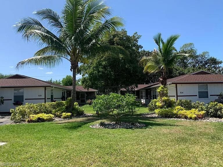 828 96TH AVE N B NAPLES, FL 34108