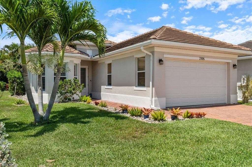 2705 Linda DR NAPLES, FL 34112