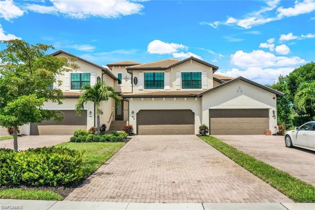 2375 Montserrat LN 202 NAPLES, FL 34120