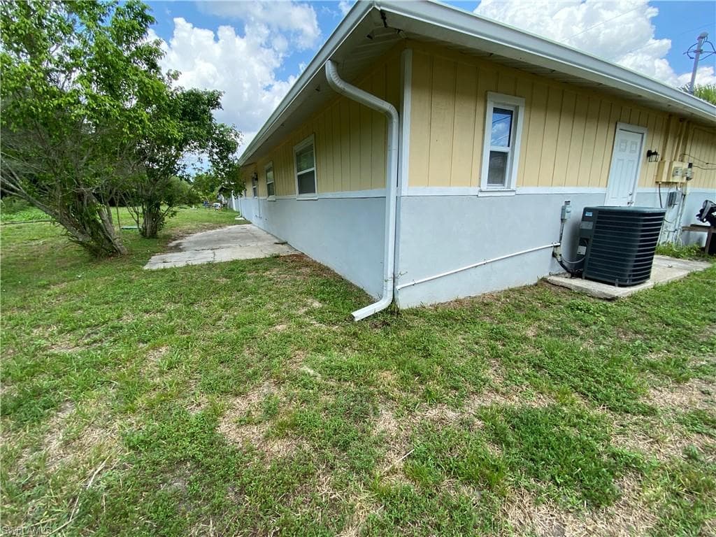4186 Pine Drop LN NORTH FORT MYERS, FL 33917