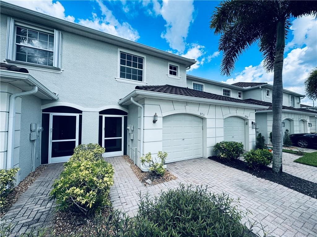 8711 Athena CT LEHIGH ACRES, FL 33971