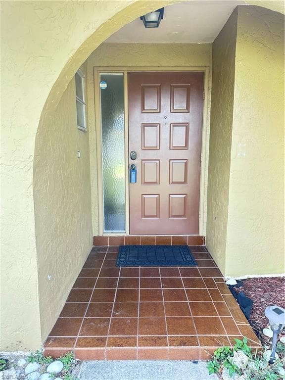 901 SE 27th TER CAPE CORAL, FL 33904