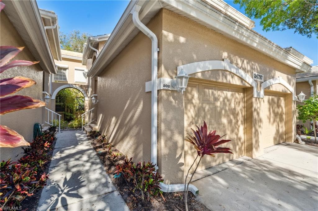 24797 Lakemont Cove LN 202 BONITA SPRINGS, FL 34134