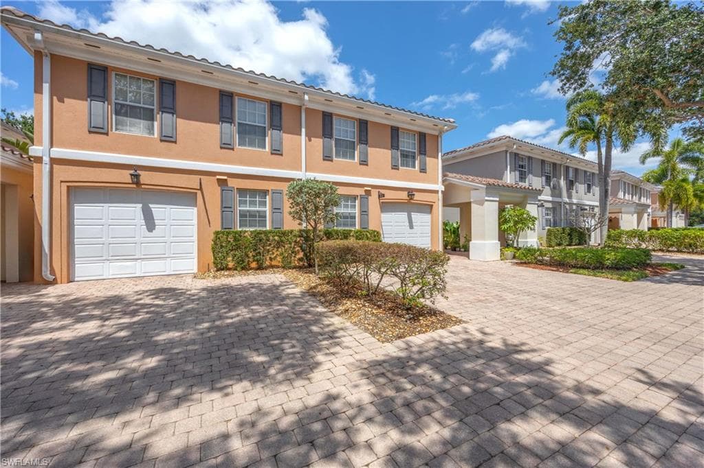 5831 Cove CIR NAPLES, FL 34119