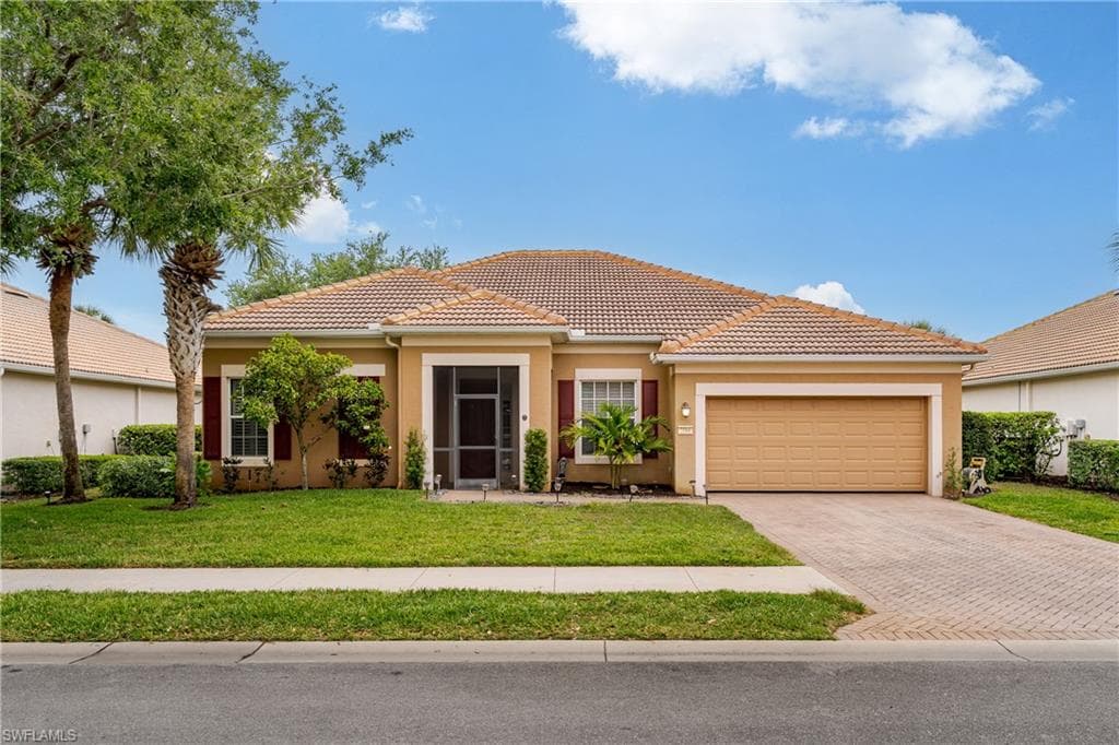 2066 Mandarin LN NAPLES, FL 34120