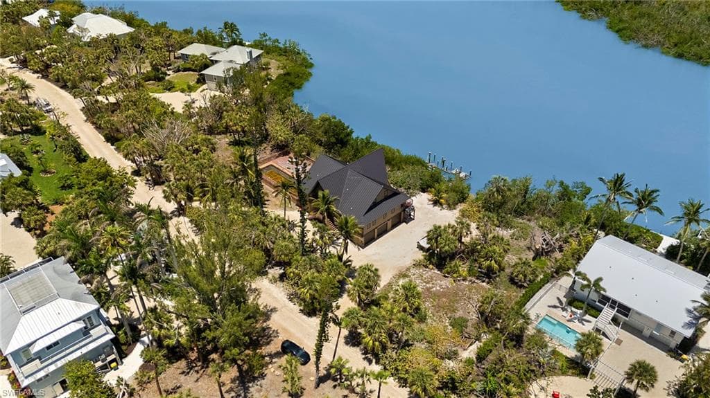 5770 Pine Tree DR SANIBEL, FL 33957